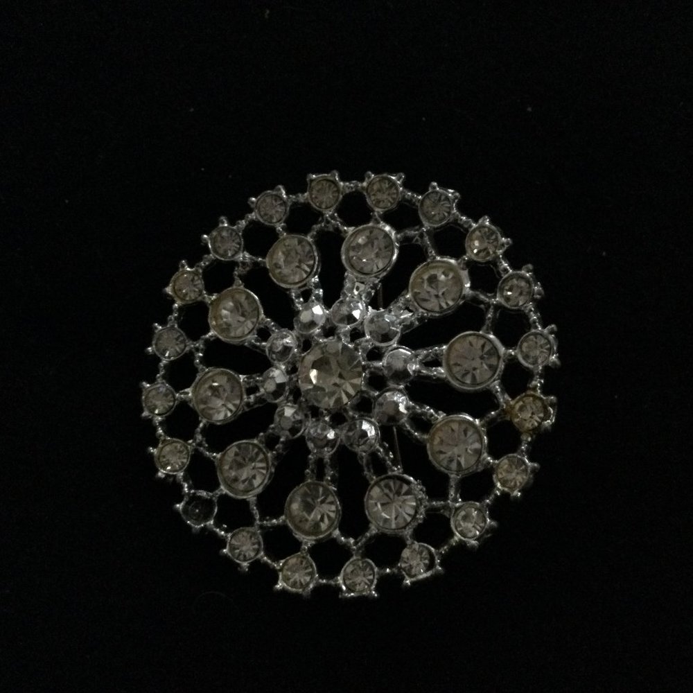 Big round pin brooch 5cm diameter